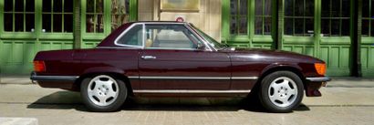 1972 - MERCEDES 350 SL R107 Ligne mêlant classicisme et élégance
Mercedes-Benz haut...