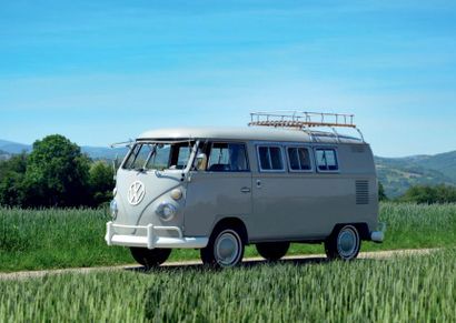 1965 - VOLKSWAGEN COMBI T1 CAMPER Première version du Combi très recherchée
Parfait...