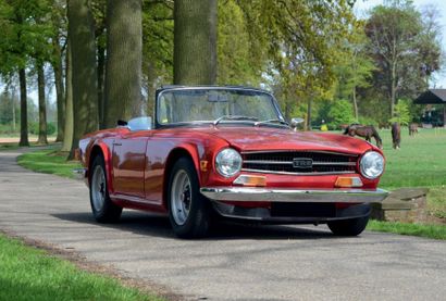 1973 - TRIUMPH TR6 PI 72 000kms d'origine
Six cylindre envoutant et souple
Eligible...