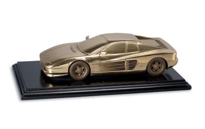 Michel SAUZE Bronze à patine dorée d'une Ferrari Testarossa sur socle en bois précieux...