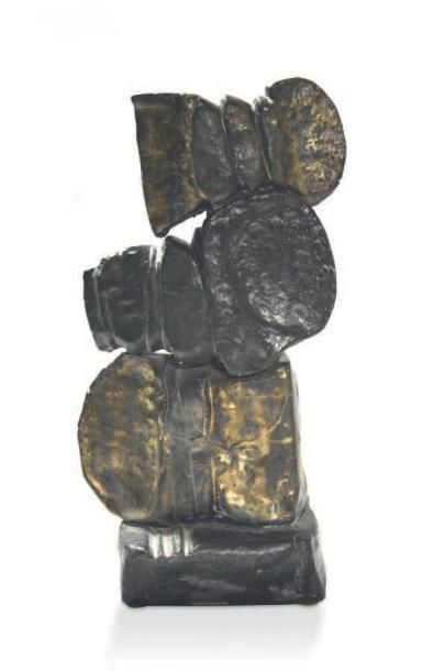 Jacques POUCHAIN (1925-2015) 
Sculpture en grès émaillé de couleur cuivrée formant...