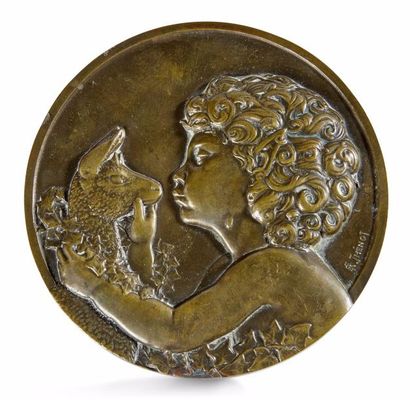 null FRANCOIS THENOT (XXe)
Médaille en bronze figurant un faune caressant une brebis
Signée
Diam....