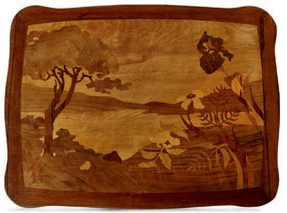 Paul GUTH (1878-1918) 
Table d'appoint à plateau marqueté en placage de bois exotiques...
