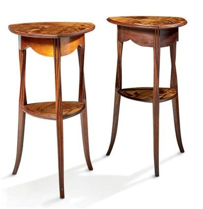 Louis MAJORELLE (1859-1926) 
Paire de tables d'appoint en acajou sculpté à deux plateaux...