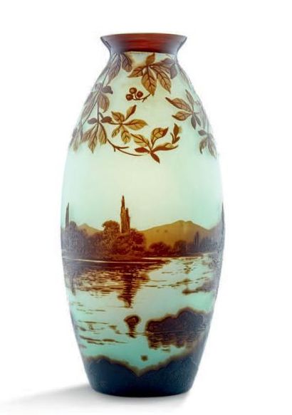 J.MICHEL PARIS 
Vase de forme ovoïde en verre doublé à décor dégagé à l'acide d'un...