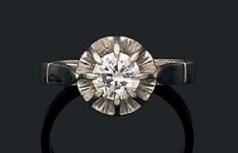 null Bague en platine (950) et or gris 18k (750) sertie d'un diamant solitaire de...