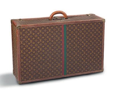 LOUIS VUITTON Grande valise rigide En toile monogrammée agrémenté de deux bandes...