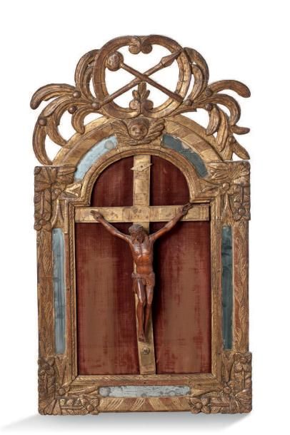 null CHRIST en buis dans un cadre à parecloses en bois sculpté et doré
XVIIIe siècle
H:...