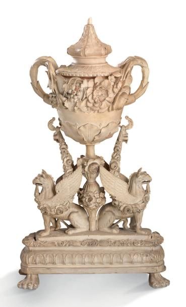 ATTRIBUÉ À AUBERT PARENT (CAMBRAI, 1753 - VALENCIENNES, 1835) Vase couvert
Tilleul...