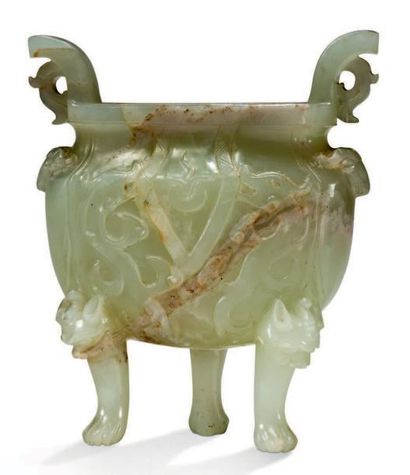 Chine XIXe siècle Vase tripode en jade à deux anses haute.
Des têtes zoomorphes en...
