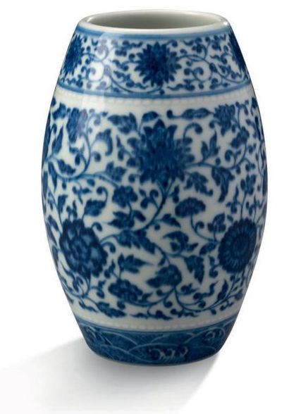 CHINE MARQUE SIGILLAIRE DE QIAN LONG (1736-1795) ET ÉPOQUE 中国，清乾隆年间 Jarre en porcelaine...