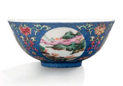CHINE MARQUE SIGILLAIRE DE DAOGUANG ET ÉPOQUE (1821-1850) 中国，清道光年间 
Bol en porcelaine...