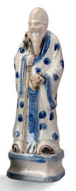CHINE XVIII, XIXe SIÈCLE Sujet en porcelaine représentant Shou Xin debout tenant...