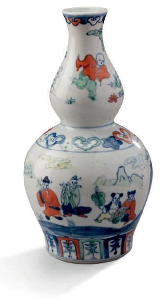 CHINE MARQUE À SIX CARATÈRES DE YONGZHENG DANS UN DOUBLE CERCLE Vase double-gourde...