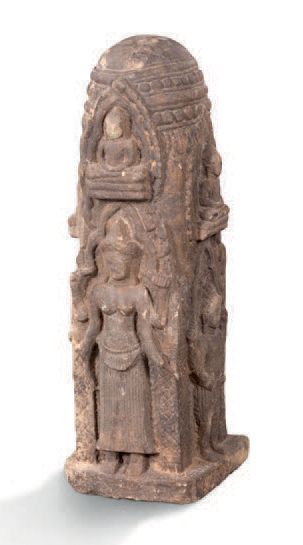 CAMBODGE, ART KHMER` FIN Xe-DÉBUT XIe Rare stèle bouddhique en forme de caitya. Ces...