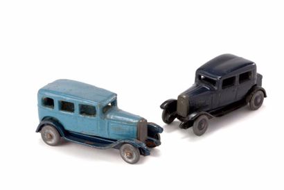 JOUETS CITROEN Plâtre et farine 1930
- C 6 familiale, bicolore bleue, réf. 601-1
-...