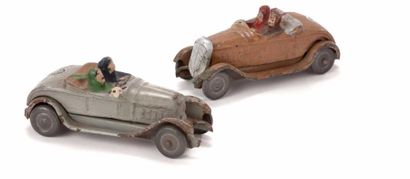 JOUETS CITROEN 1930 plâtre et farine 
Roadster avec 2 personnages, gris (manque personnage)...
