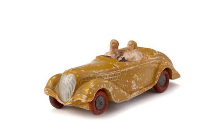 JRD 1938 plâtre et farine 
PEUGEOT 402 - Roadster moutarde, pneus, deux personnages....