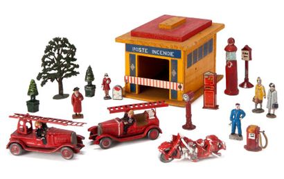 JOUETS CIJ Poste à incendie Renault avec véhicule de pompiers 1er secours. Personnages...