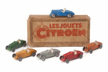 JOUETS CITROEN Plâtre et farine 1932 roues métal.
Boite de 6 ROSALIE des RECORDS,...