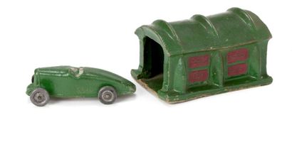 JOUETS CITROEN Garage en composition réf. 945 - 1934, présenté avec voiture «ROSALIE...