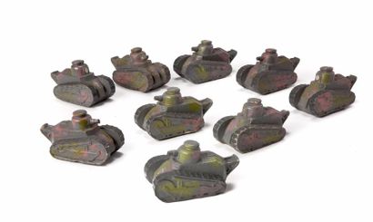 CIJ réf. 2/20 
Tank RENAULT, L=8cm. roulements sur galets, peinture camouflage (9...