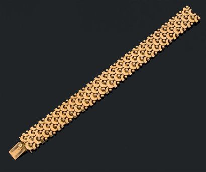 RENE BOIVIN Bracelet articulé en or jaune 18K (750).
Pb: 43.82gr
Accompagné d'un...