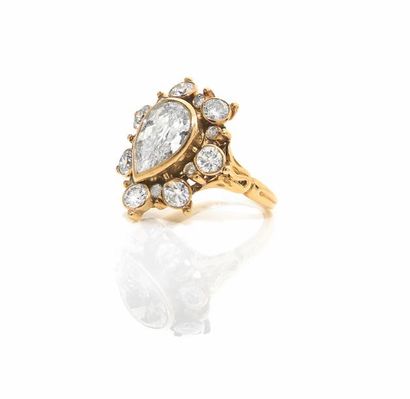 RENE BOIVIN Bague "pampille" en or jaune 18k (750) sertie d'un diamant de taille...