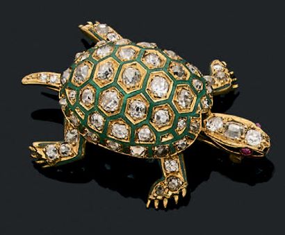 null Broche "tortue" en or jaune 18K (750) entièrement sertie de diamants de taille...