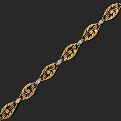 null Bracelet articulé en or jaune 18k (750) ciselé de rinceaux et alternés de petits...