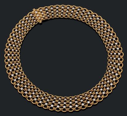 CARTIER Collier ruban composé d'une résille d'or jaune 18k (750) en fils torsadés...