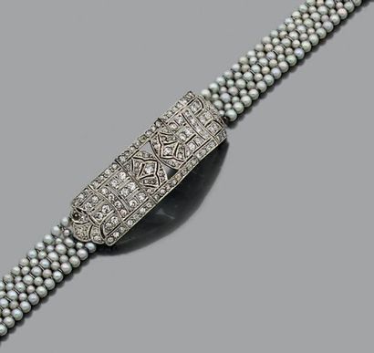 Bracelet composé d'un motif en or gris 18k...
