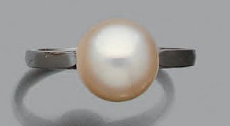 Bague en platine (950) ornée d'une perle...