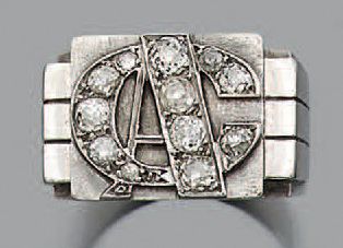 null Chevalière en platine (950) ornée d'un monogramme serti de diamants taillés...