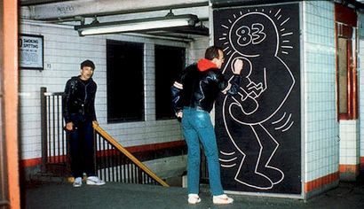 Keith Haring (1958-1990) 
Sans titre, circa 1980-1985
Craie sur papier noir
97 x...