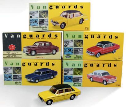 VANGUARDS Lot de 5 miniatures à l'échelle 1/43:
- Morris Marina
- Rover P4
- Triumph...