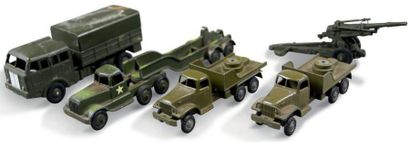 null Lot de 4 miniatures militaires:
- Dinky Toys: tous terrains Berliet avec son...