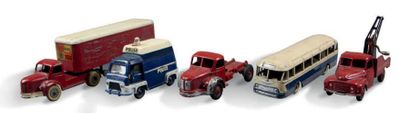 null Lot de 4 miniatures:
- Dinky Toys: camion de service Citroën N° 23 (état d'usage)
-...