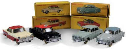 DINKY TOYS Lot de 4 miniatures dans leurs boites d'origine:
- Simca Vedette Chambord...