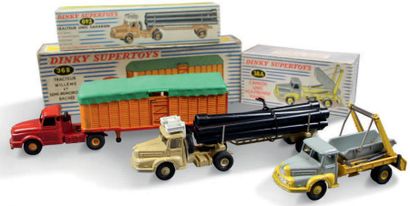 DINKY TOYS Lot de 3 miniatures Supertoys dans leurs boites d'origine:
- Tracteur...