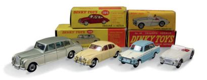 DINKY TOYS Lot de 4 miniatures dans leurs boites d'origine:
- Rolls Royce Phantom...