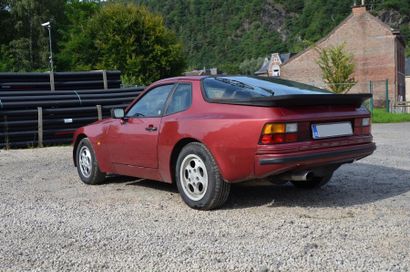 1989 - PORSCHE 944 2.7L La conjoncture automobile précaire des années 70 incite Porsche...