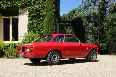 1965 - ALFA ROMEO GIULIA SPRINT GT Archétype de la sportive italienne des années...