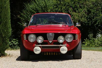 1965 - ALFA ROMEO GIULIA SPRINT GT Archétype de la sportive italienne des années...