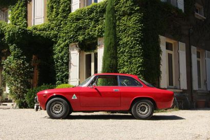 1965 - ALFA ROMEO GIULIA SPRINT GT Archétype de la sportive italienne des années...