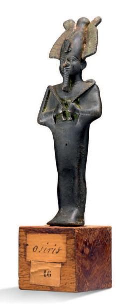 null STATUETTE D'OSIRIS portant le flagellum et le scêptre ainsi que la barbe postiche.
Bronze...