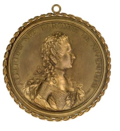 null MÉDAILLON en bronze ciselé et doré représentant Albertine née baronne de Nivenheim...