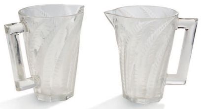 RENE LALIQUE (1860-1945) 
Paire de carafes en verre blanc modèle Espérides. Signées.....