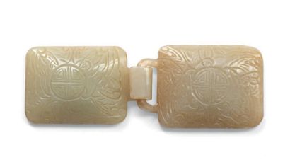 CHINE XXe siècle Boucle de ceinture en jade à décor de motifs
Shou, longévité.
Dim....