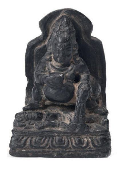 Tibet XVIIIe siècle Petit sujet en chlorite représentant Jambhala, le dieu de l'abondance,...